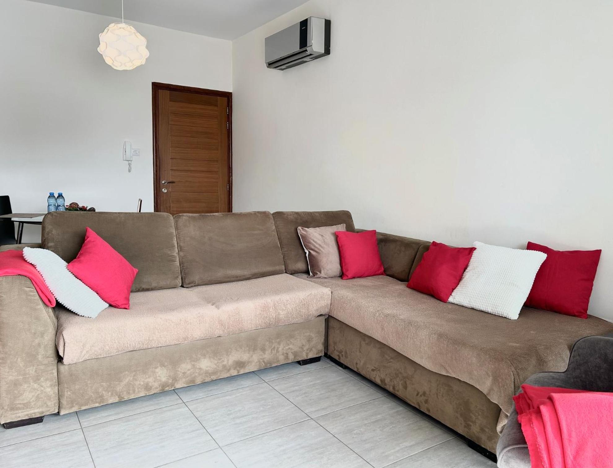Sun Julz Apartments On The Beach Paphos Exterior foto